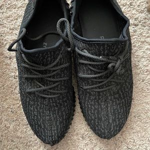 Yeezy 350 pirate black size 11.5